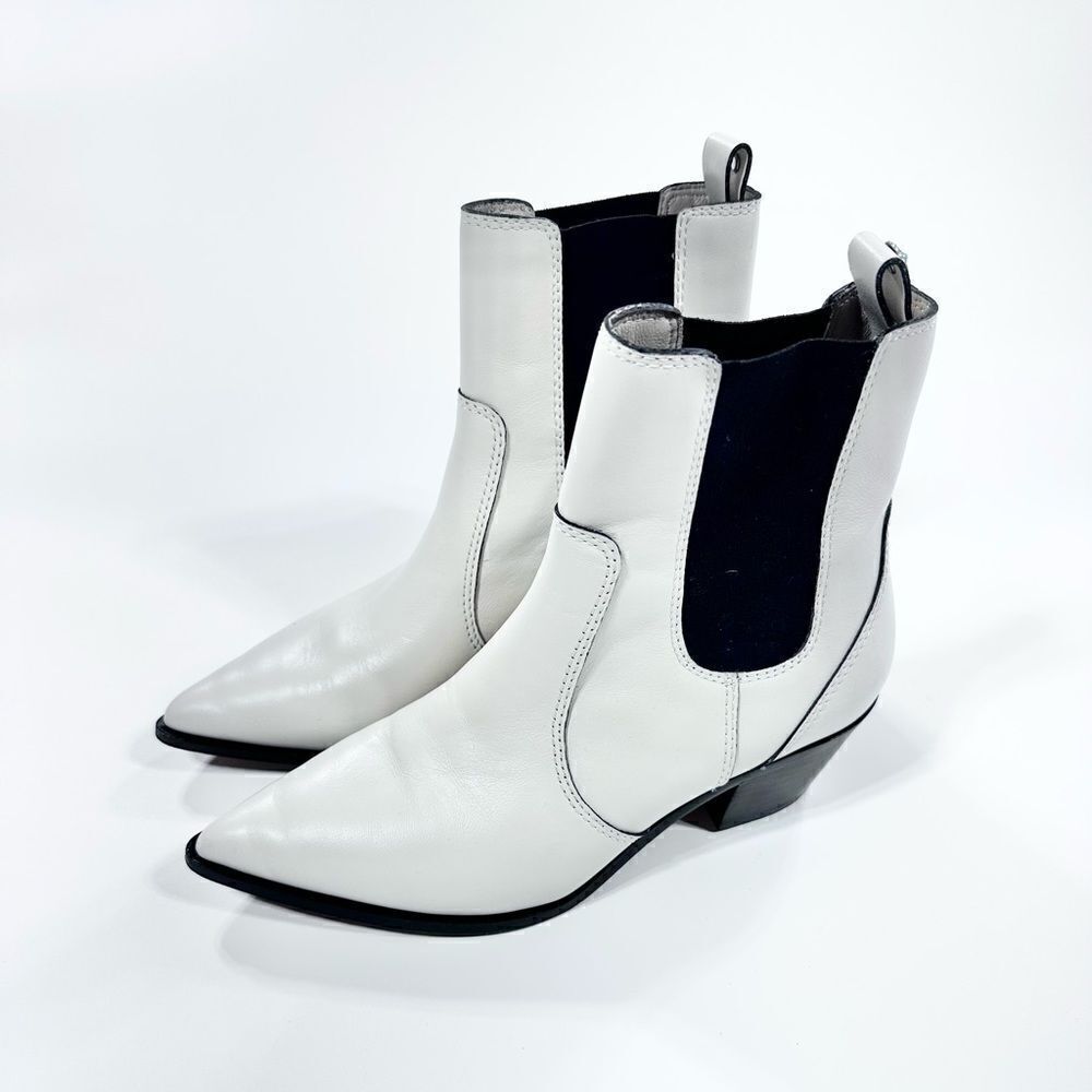 Paige Willa white croc leather pointed toe pull on ankle bootie 6.5
